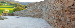 Steinmauer von Meister Granit